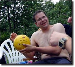 Frank versucht sich sportlich... Sitz-Volleyball